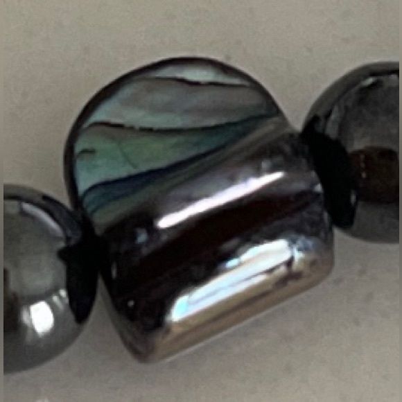 Vintage stretch bracelet-Hematite beads Dark Teal Mother of Pearl Chips Shell - Picture 5 of 6
